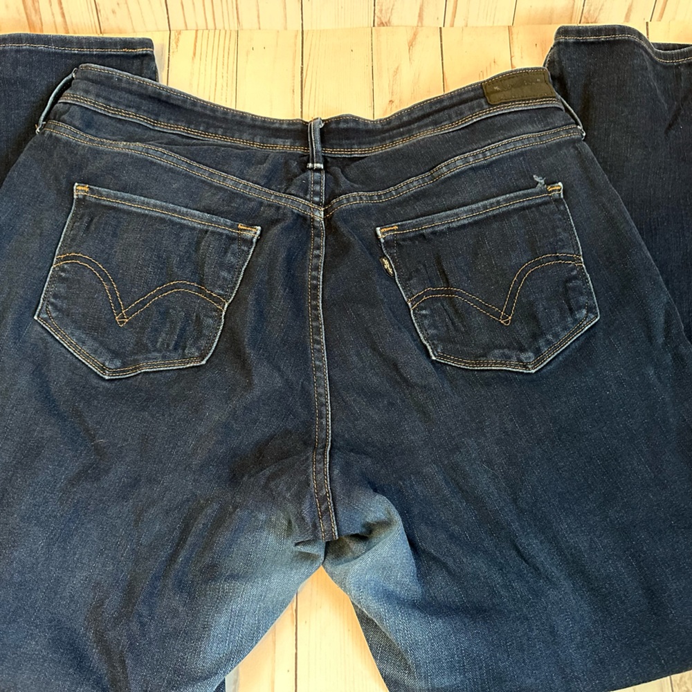 Levi’s Perfectly Shaping 512 Skinny Jeans
